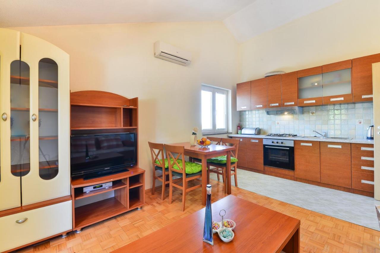 Family Friendly Apartments With A Swimming Pool Zadar - 18098 Kültér fotó