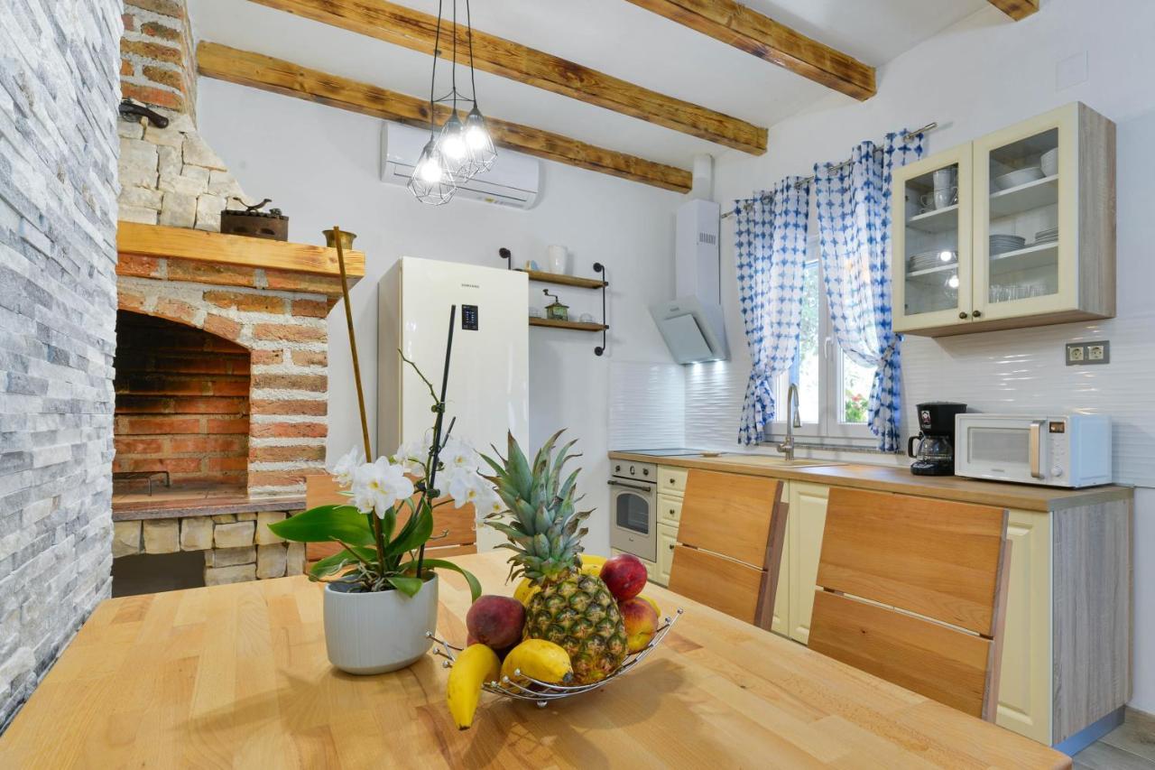 Family Friendly Apartments With A Swimming Pool Zadar - 18098 Kültér fotó